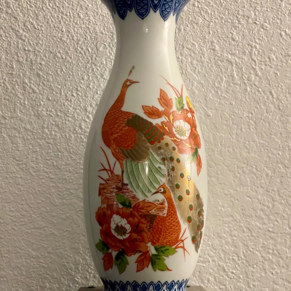 Elegant Peacock Porcelain Vase - Multicolor